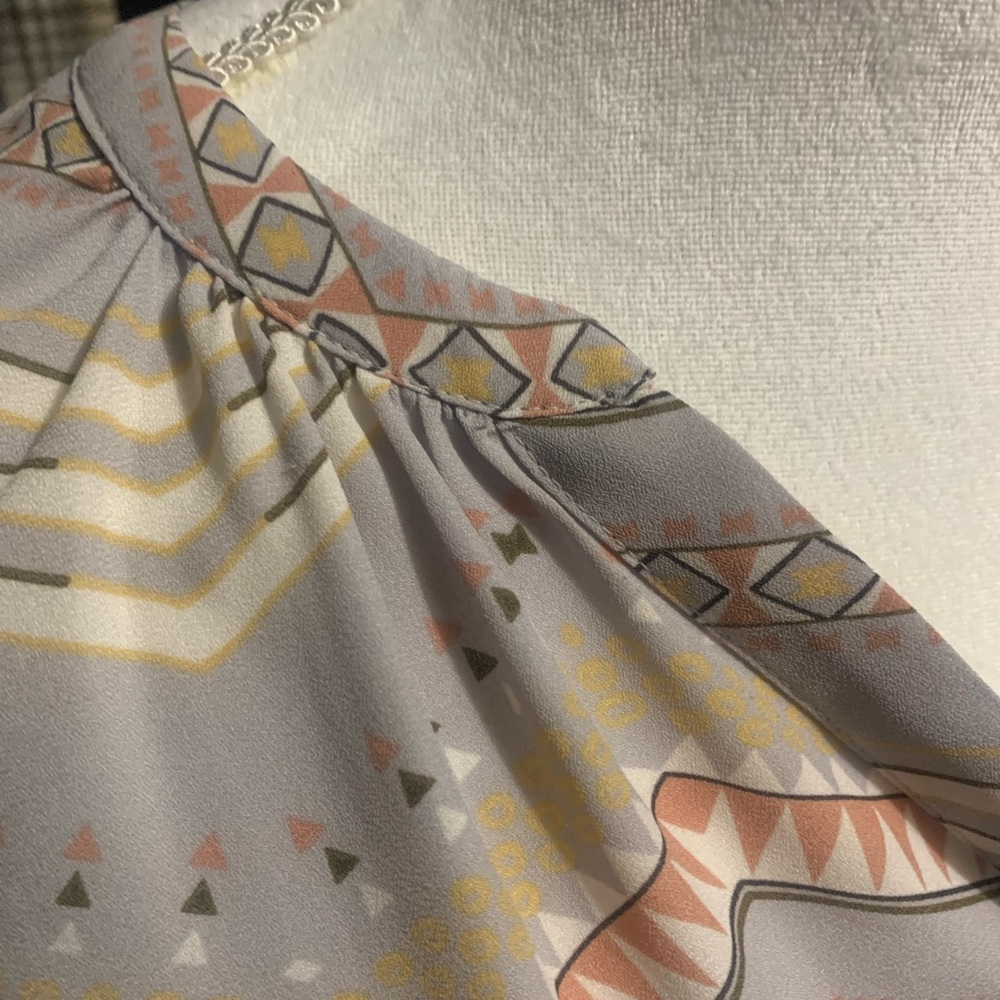 Maurice’s Gray Chevron Blouse Plus Size 1 - Picture 5 of 8